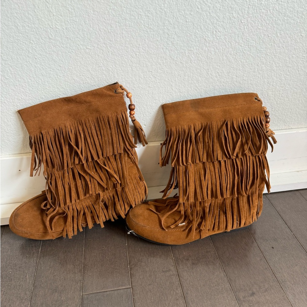 Boots with fringe